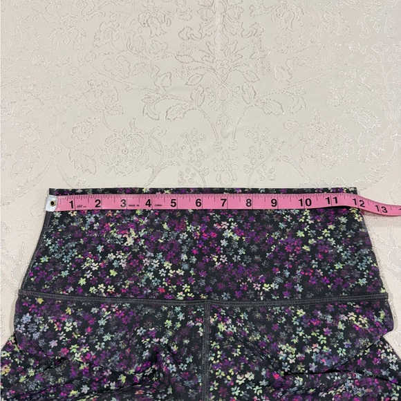 Floral Patterned Lululemon leggings - Picture 4 of 8